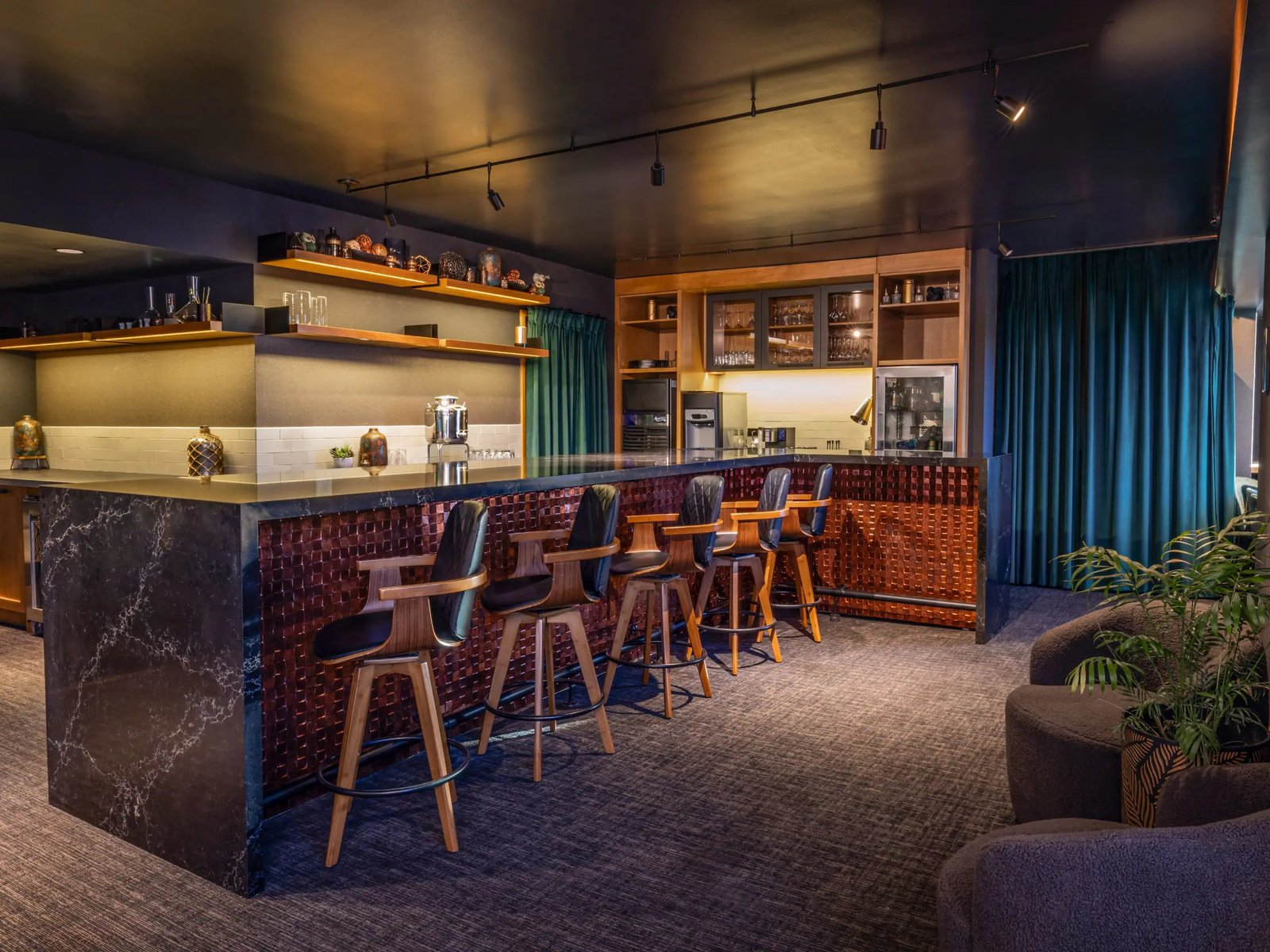 Hyatt Regency Lake Tahoe Resort, Spa and Casino, cutthroat's saloon