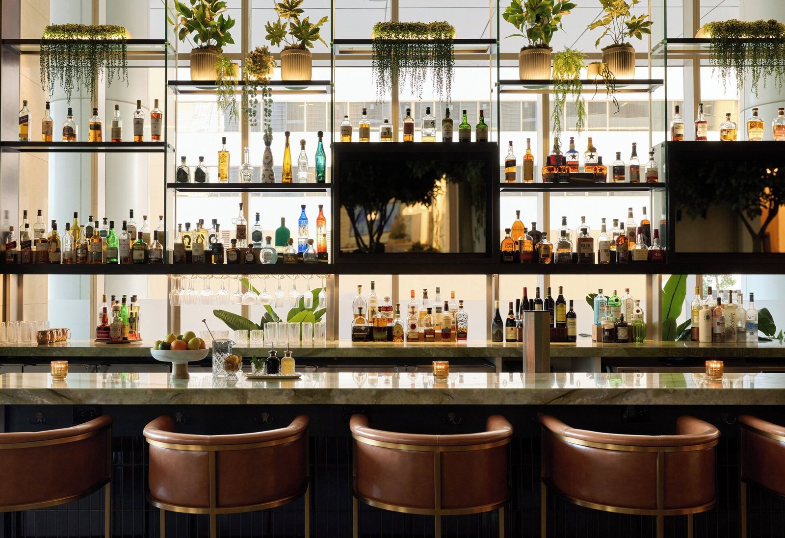 InterContinental Houston by IHG, the naturalist bar & lounge