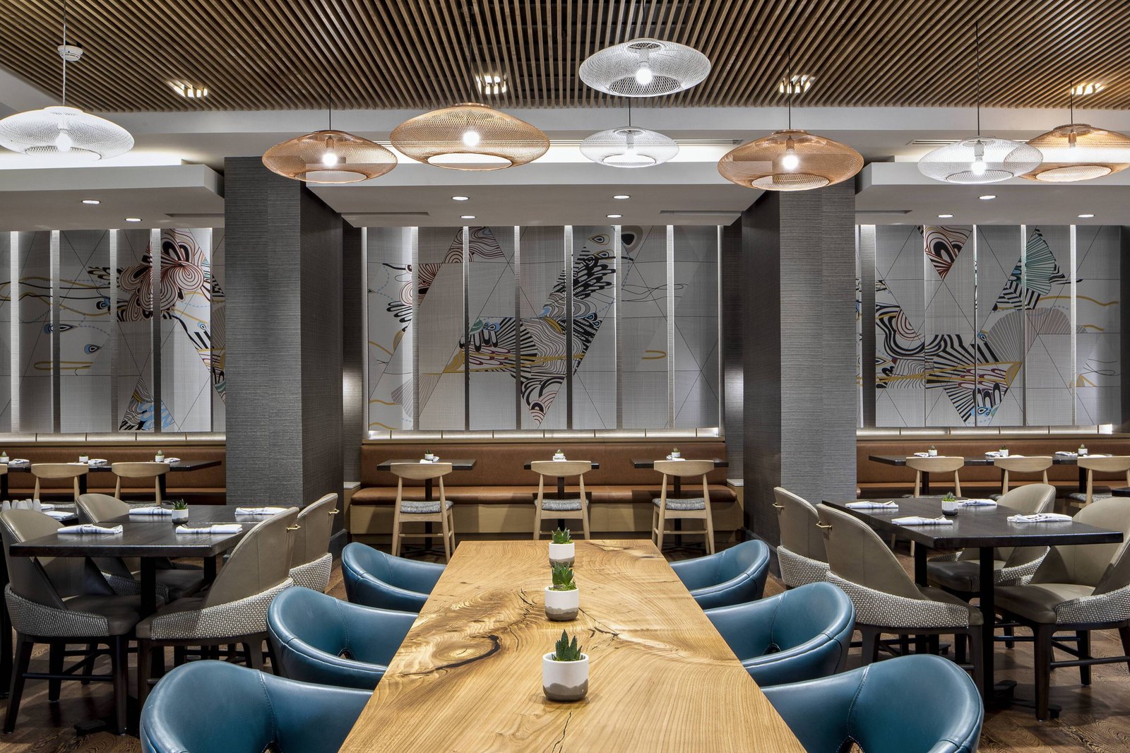 JW Marriott Houston by The Galleria, stray horse restaurant and bar