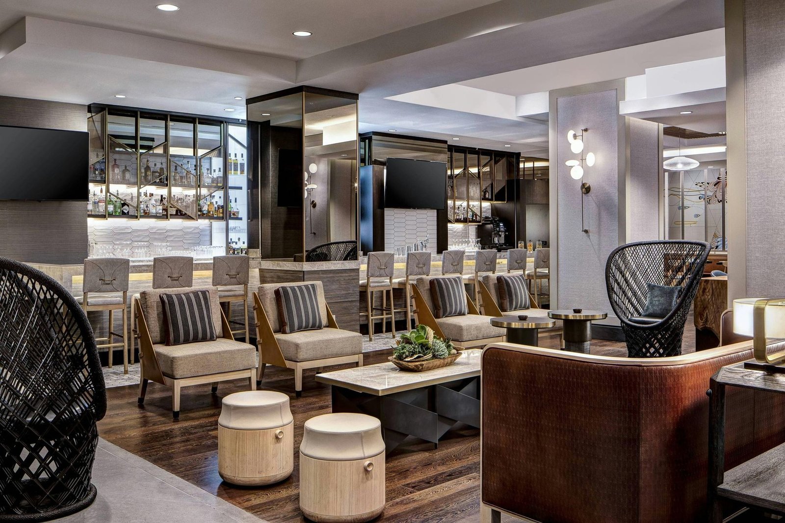 JW Marriott Houston by The Galleria, stray horse restaurant and bar