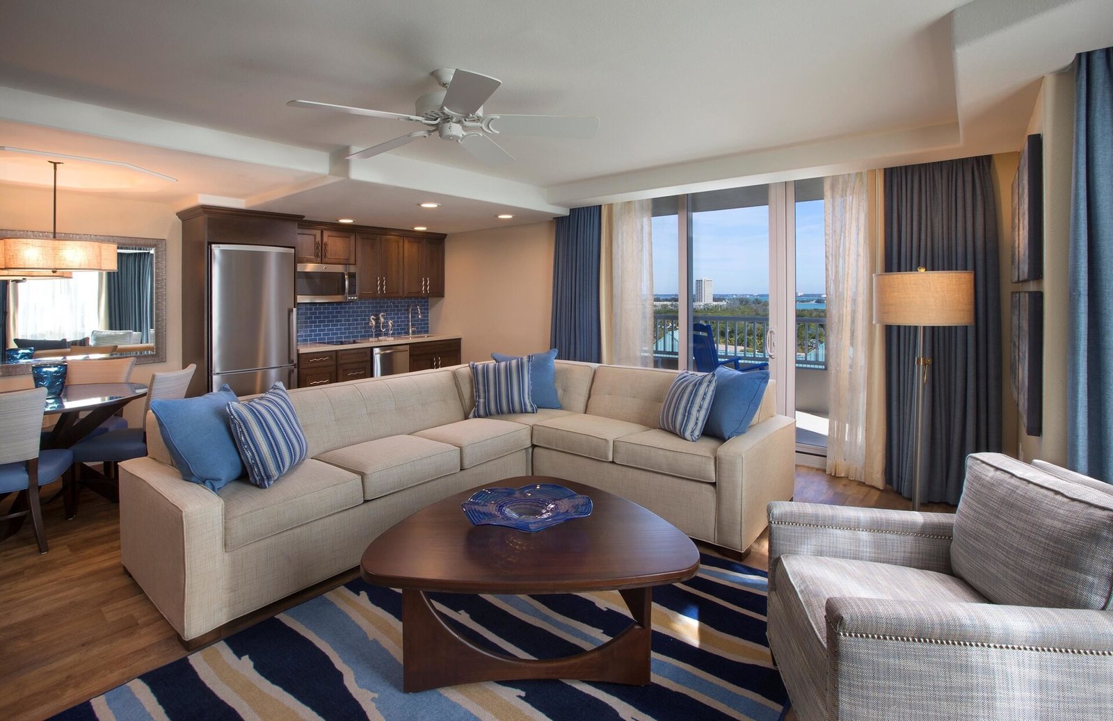 Lido Beach Resort, rooms
