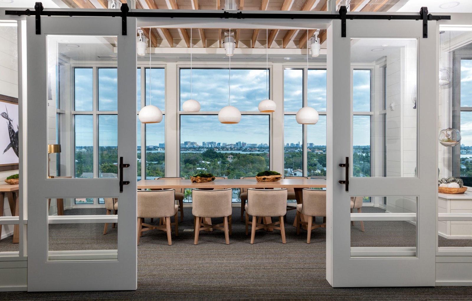 Lido Beach Resort, drift kitchen & bar
