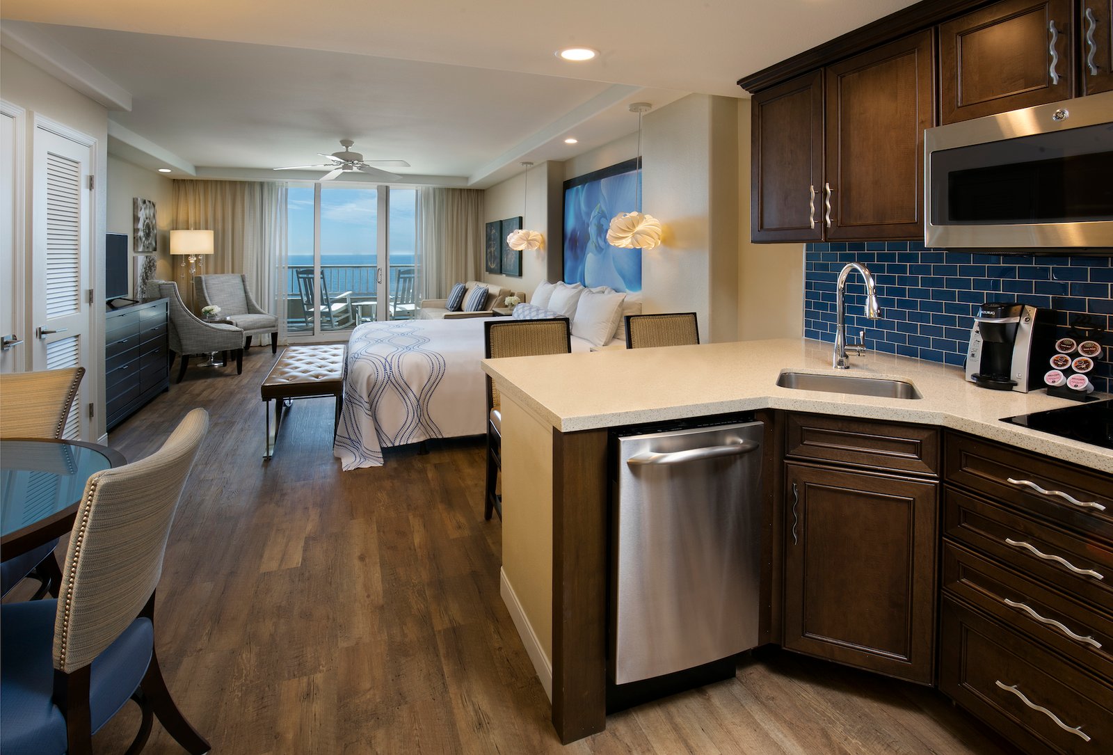 Lido Beach Resort, rooms