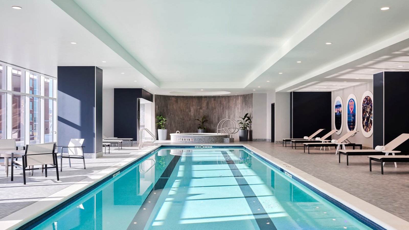 Loews Kansas City Hotel, the pool