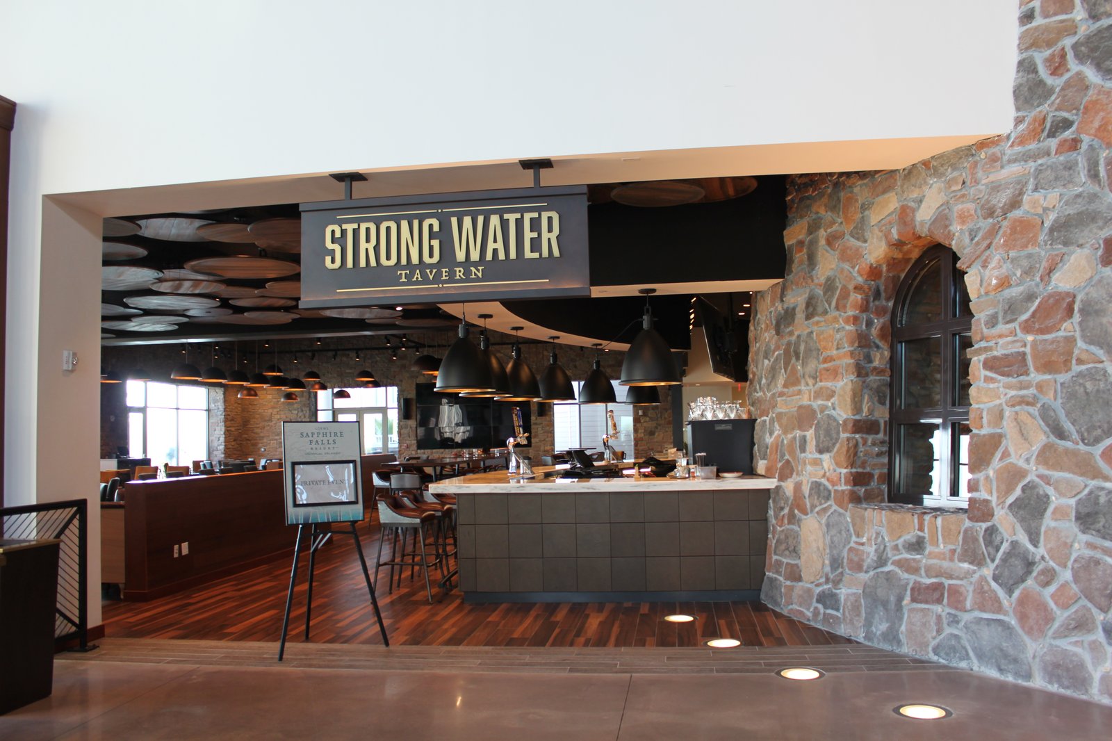 Loews Sapphire Falls Resort at Universal Orlando, strong water tavern