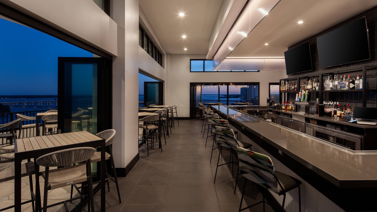 Luminary Hotel & Co., Autograph Collection, beacon social drinkery
