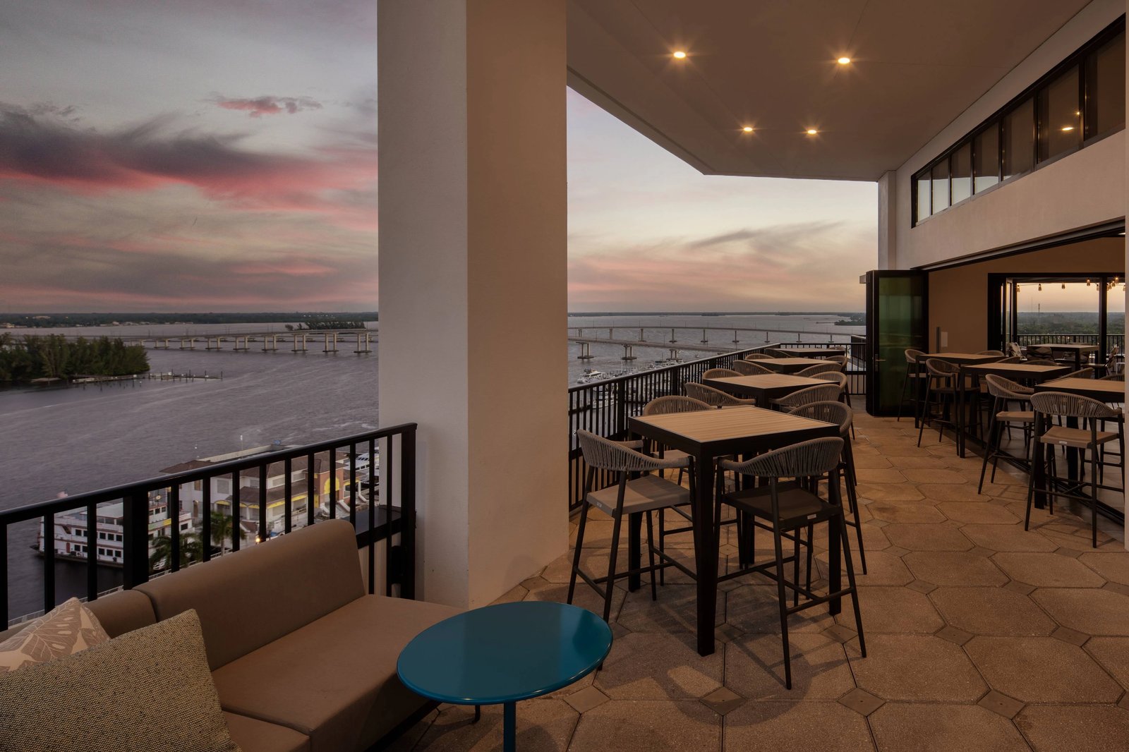 Luminary Hotel & Co., Autograph Collection, beacon social drinkery