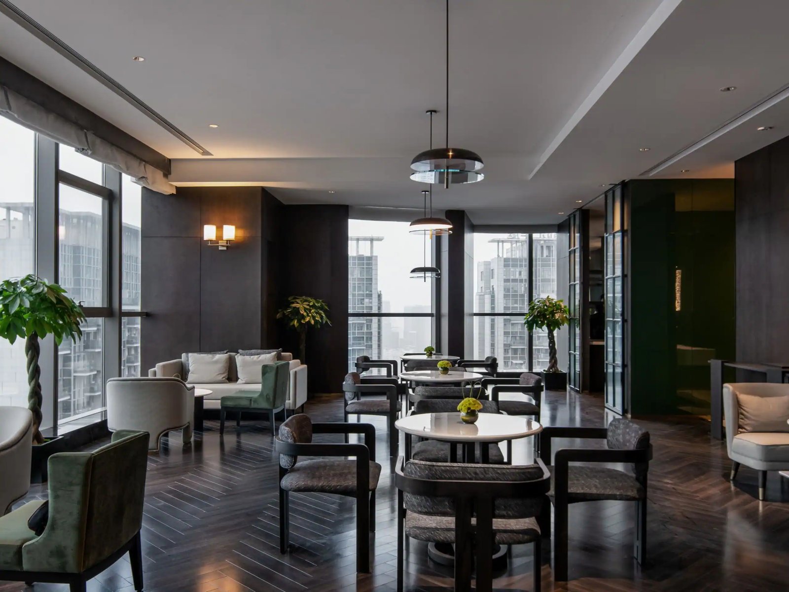 The Langbo Chengdu, at the table