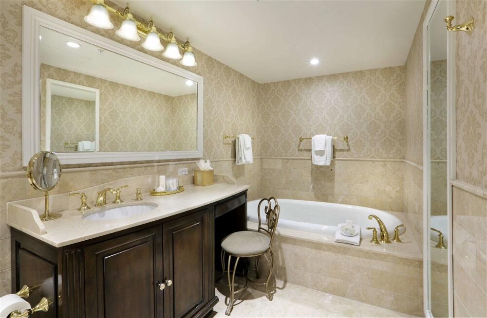 Madison Beach Hotel, Curio Collection by Hilton