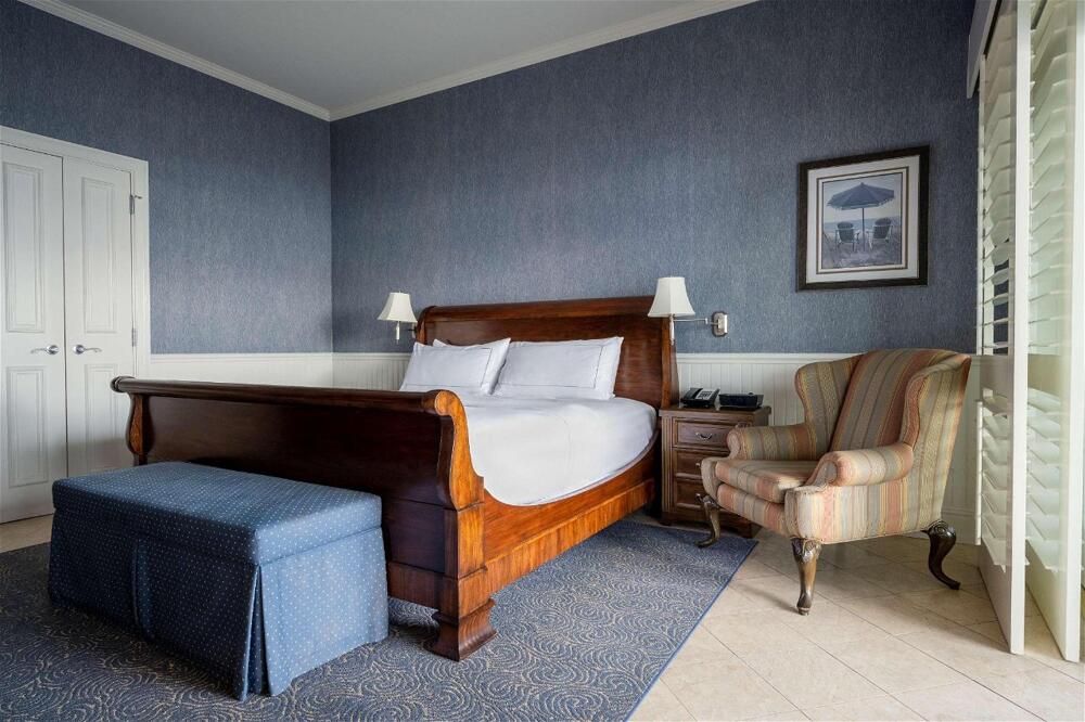 Madison Beach Hotel, Curio Collection by Hilton