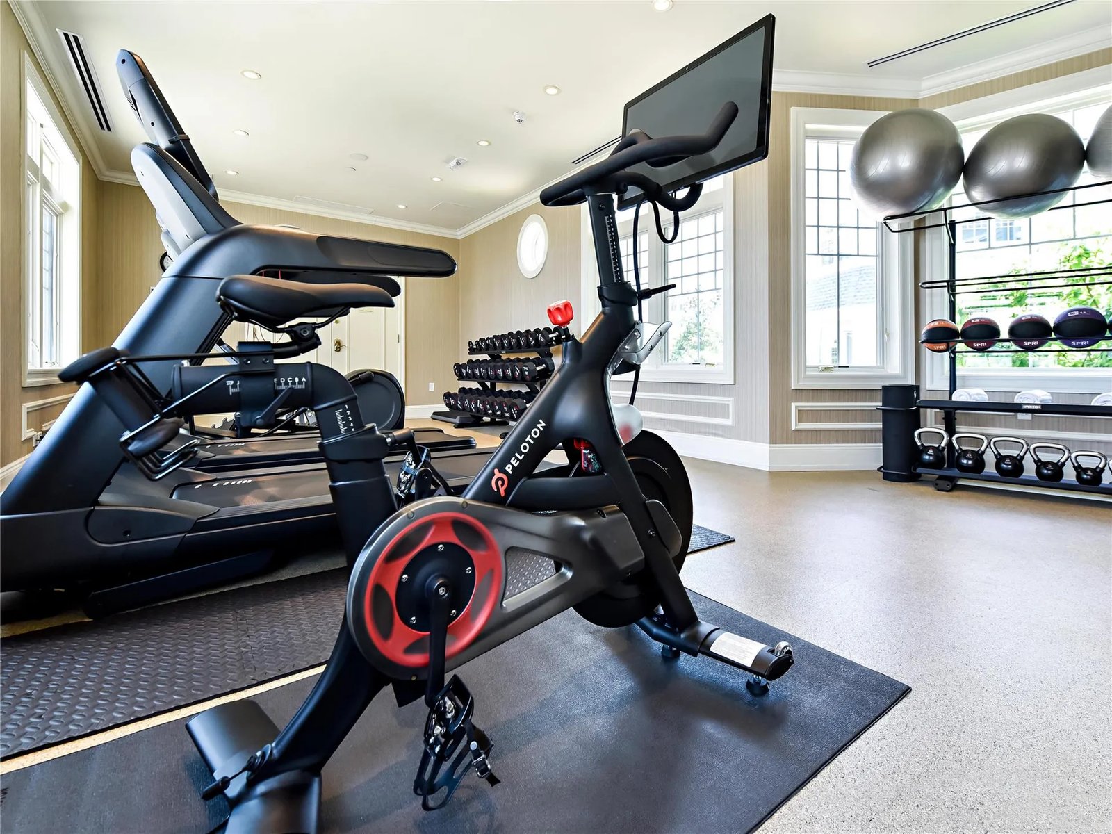 Madison Beach Hotel, Curio Collection by Hilton, the gym