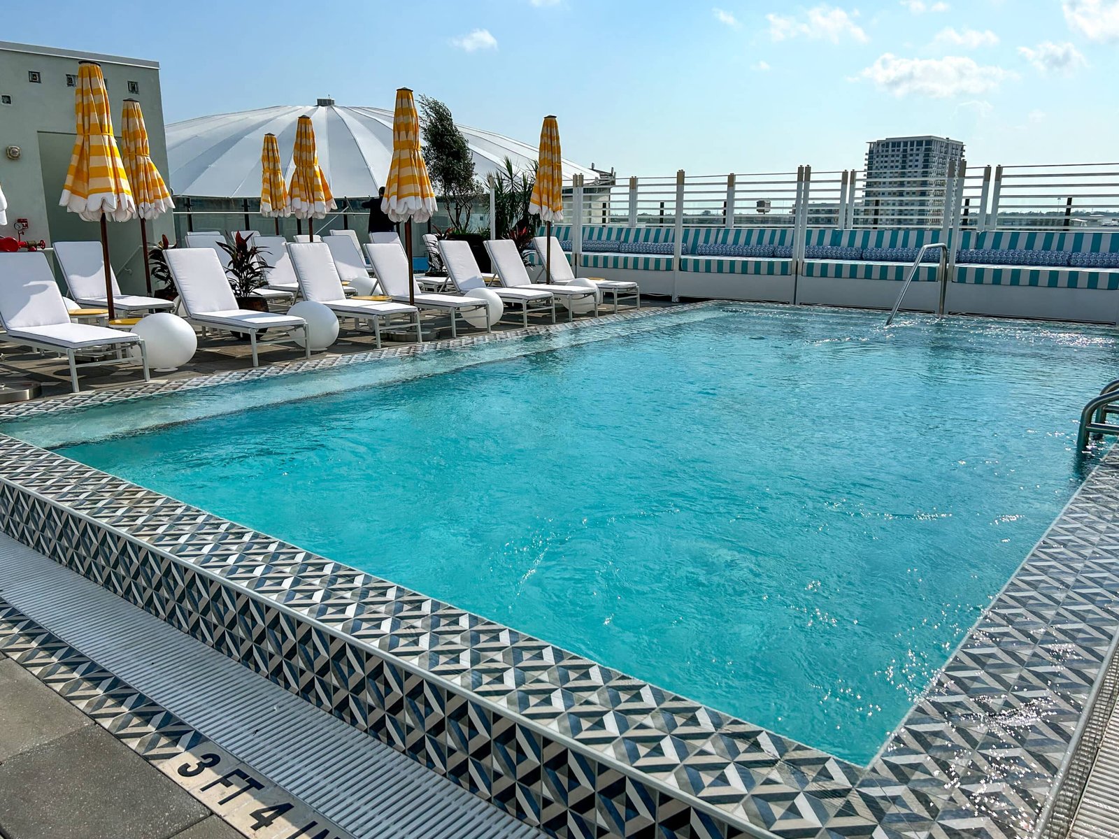Moxy St. Petersburg Downtown, the pool