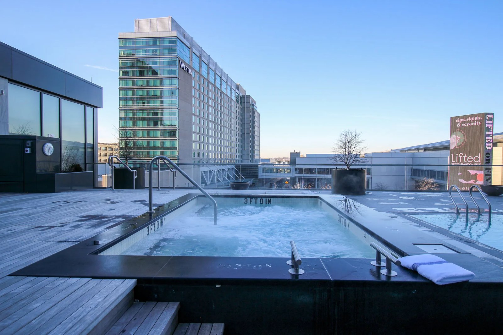 Omni Boston Hotel at the Seaport, the pool