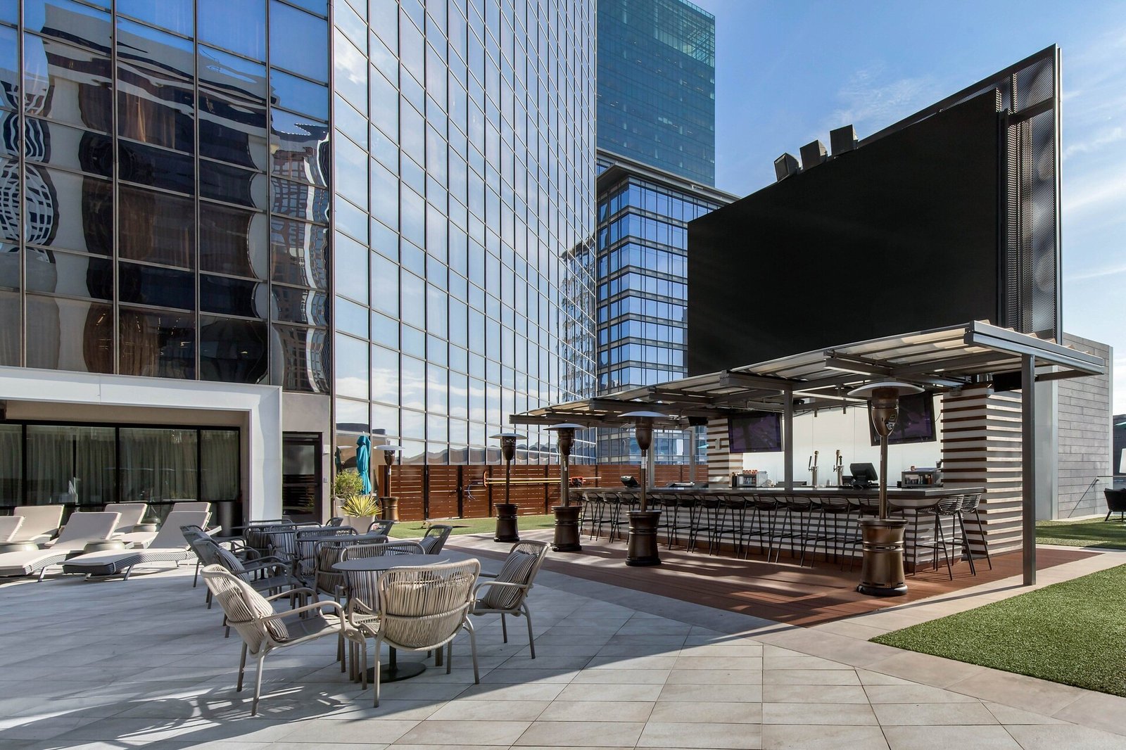Omni Charlotte Hotel, coin bar