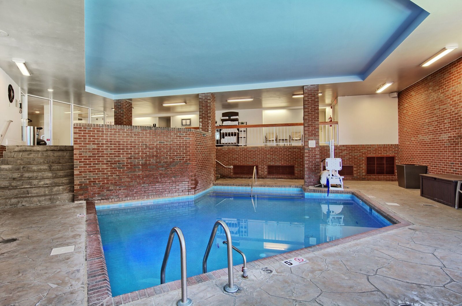 Omni Charlottesville Hotel, the pool