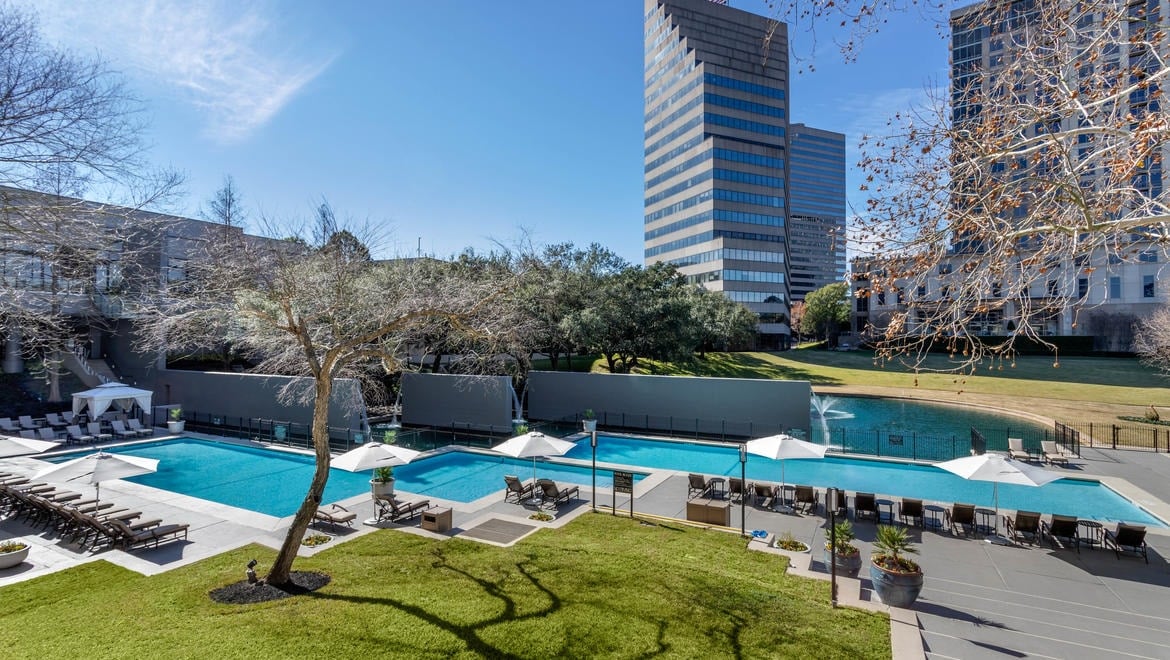 Omni Houston Hotel, the pool