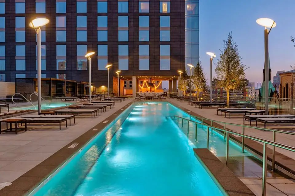 Omni Louisville Hotel, the pool