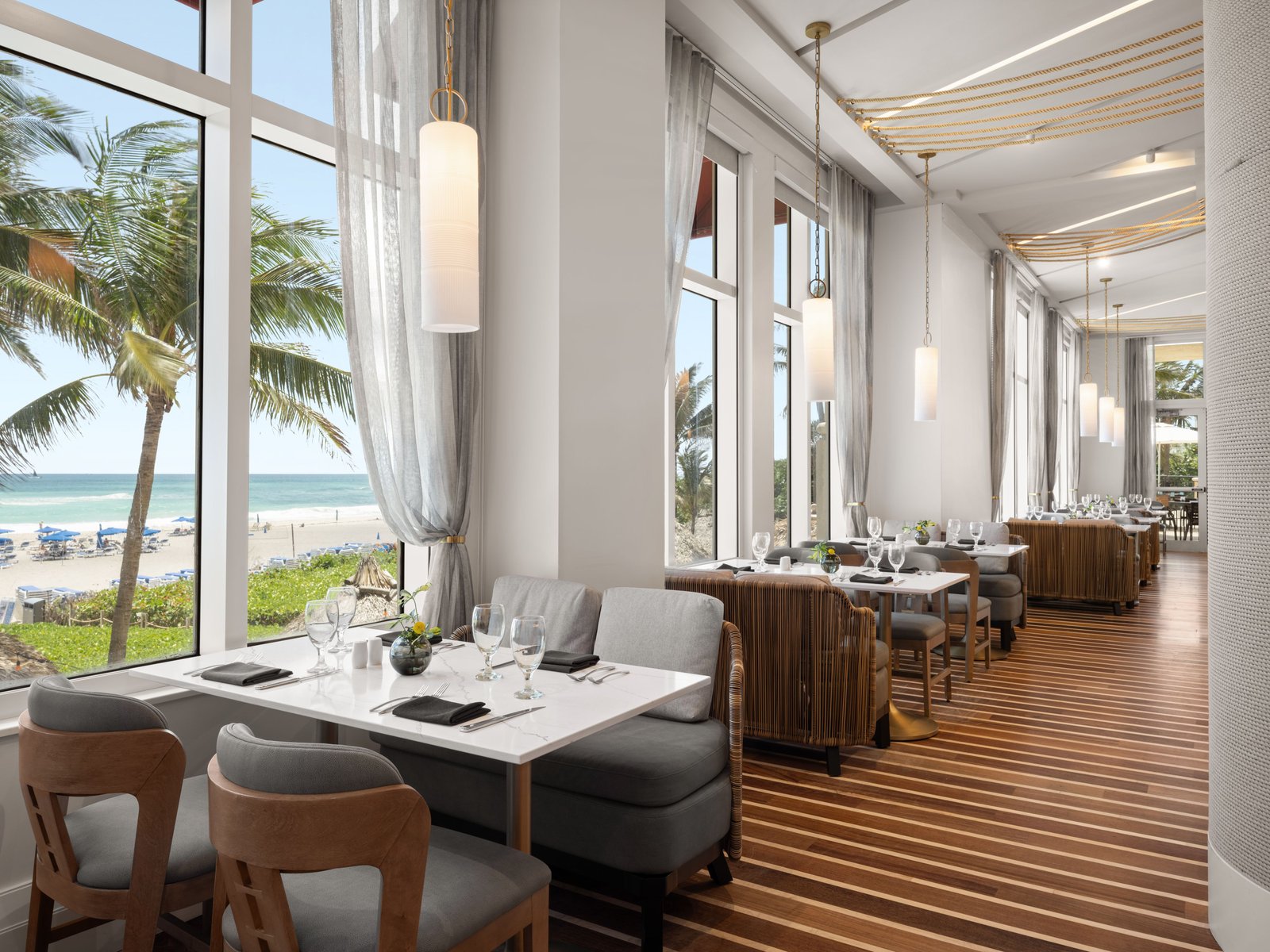 Palm Beach Marriott Singer Island Beach Resort & Spa, ona coastal cuisine