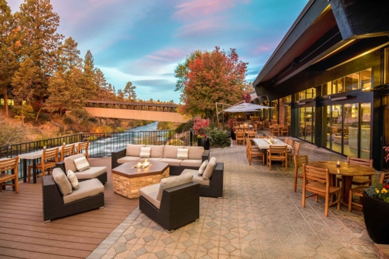 Riverhouse Lodge