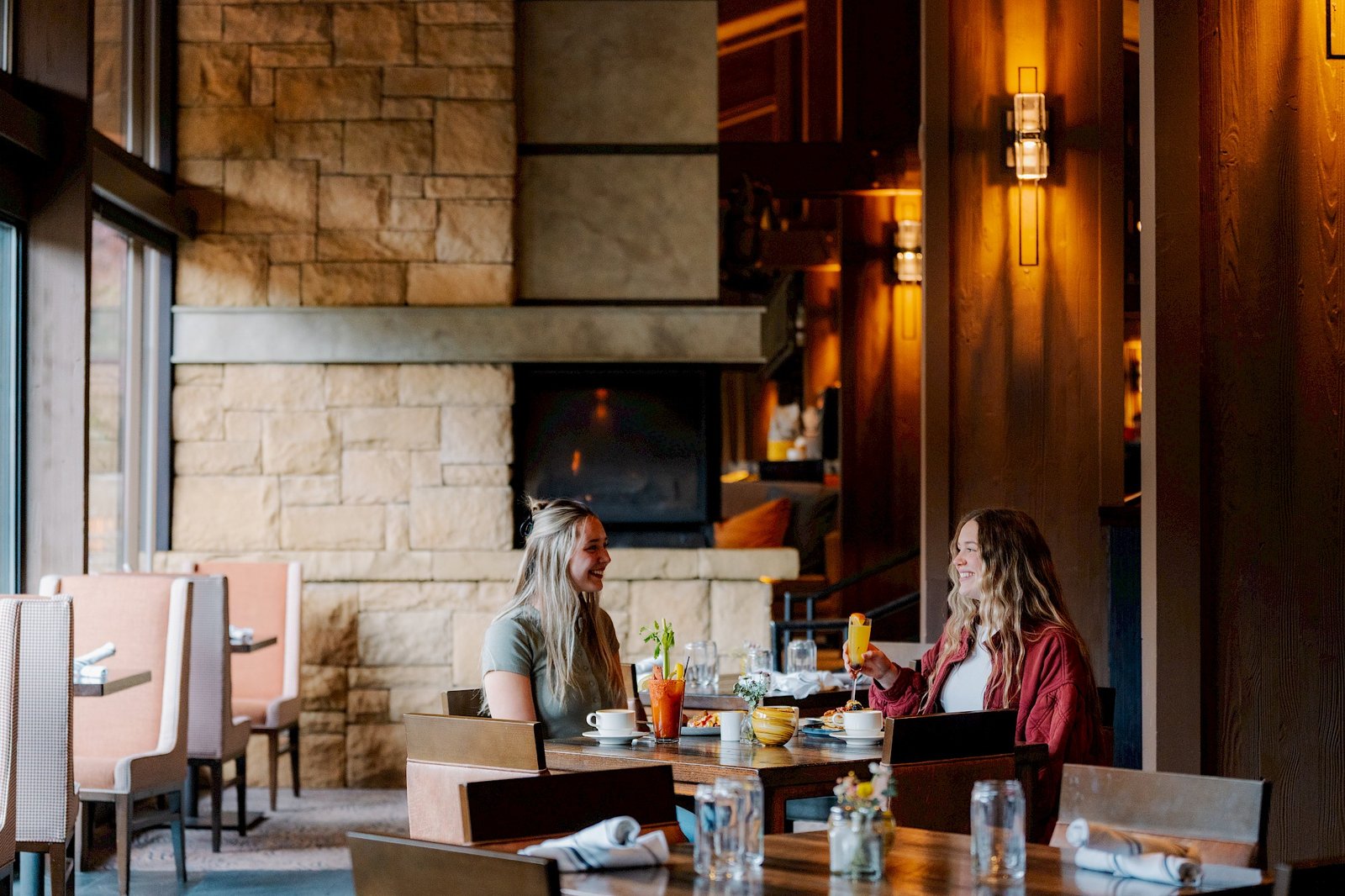 Riverhouse Lodge, at the table
