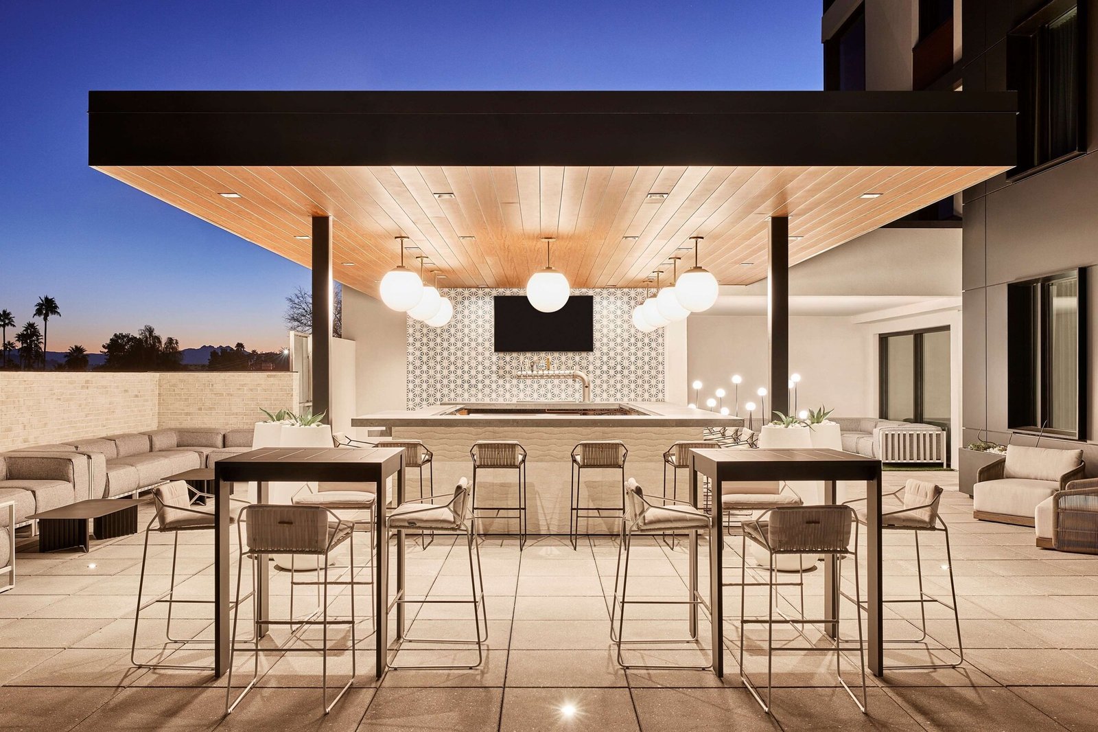 Senna House Hotel Scottsdale, Curio Collection by Hilton, at the table