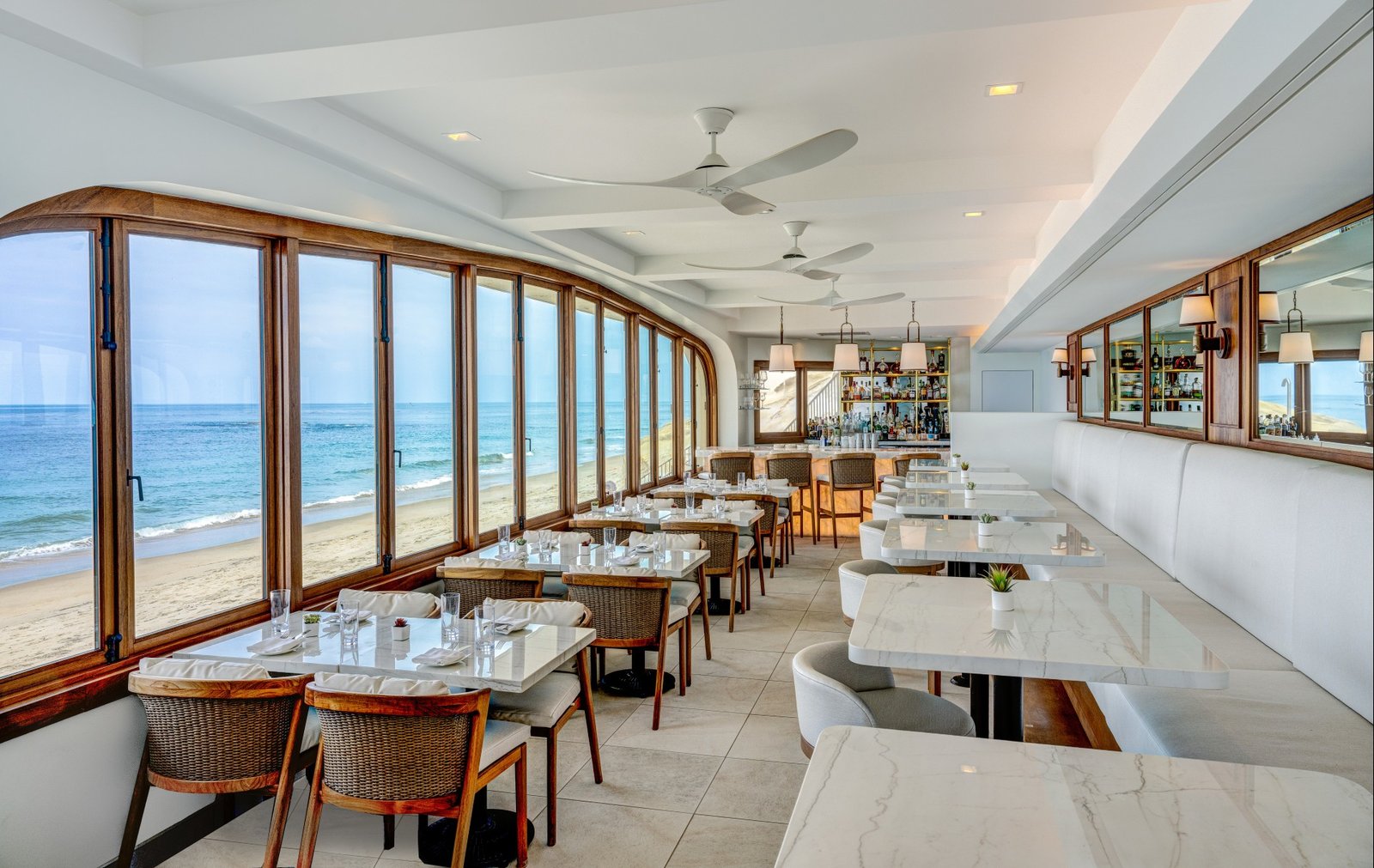 Surf & Sand Laguna Beach, splashes bar