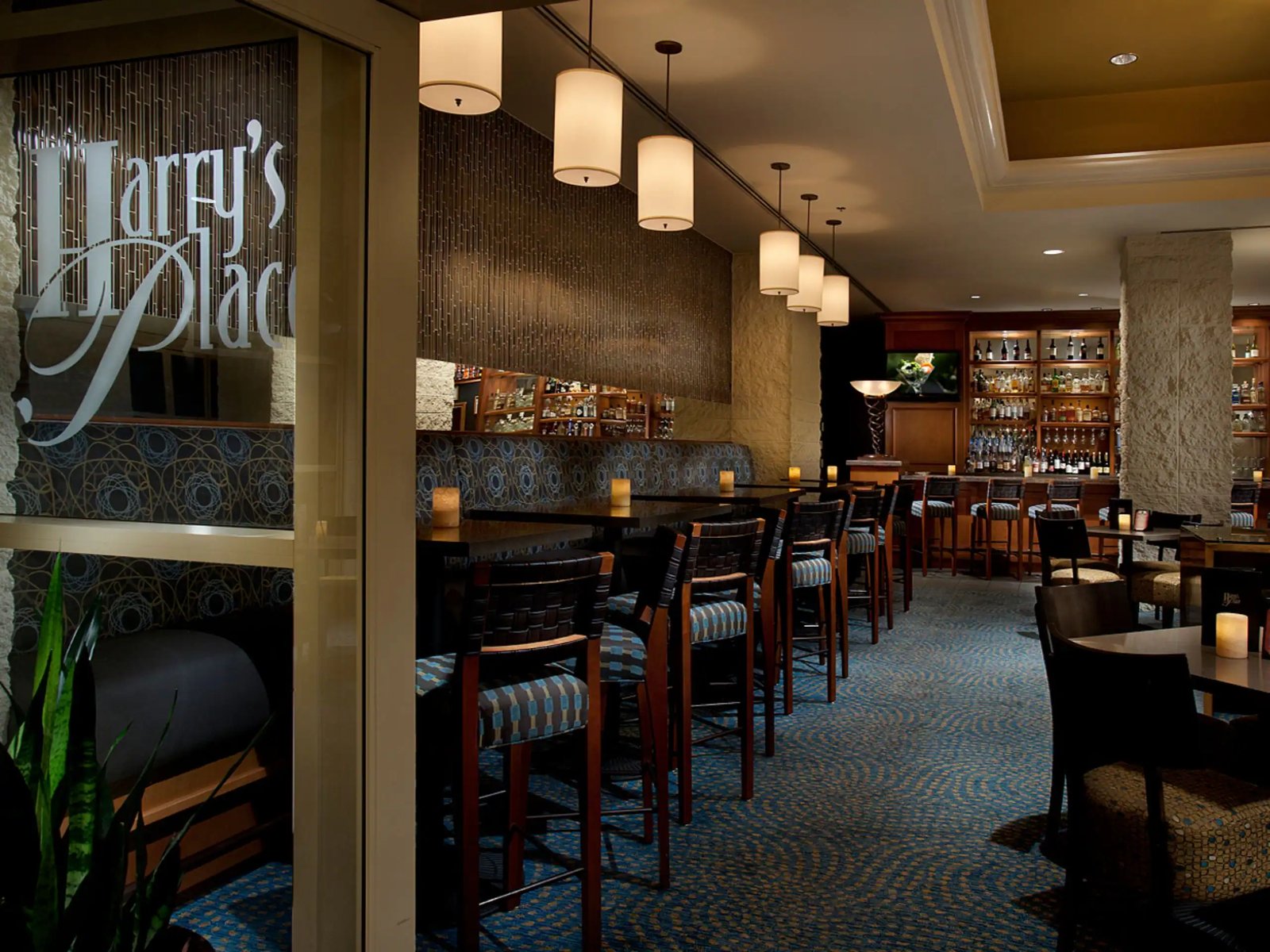 Tempe Mission Palms, a Destination by Hyatt Hotel, harry's place lounge