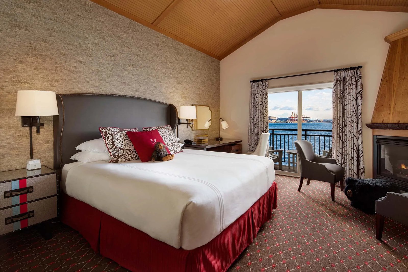 The Edgewater Hotel, rooms