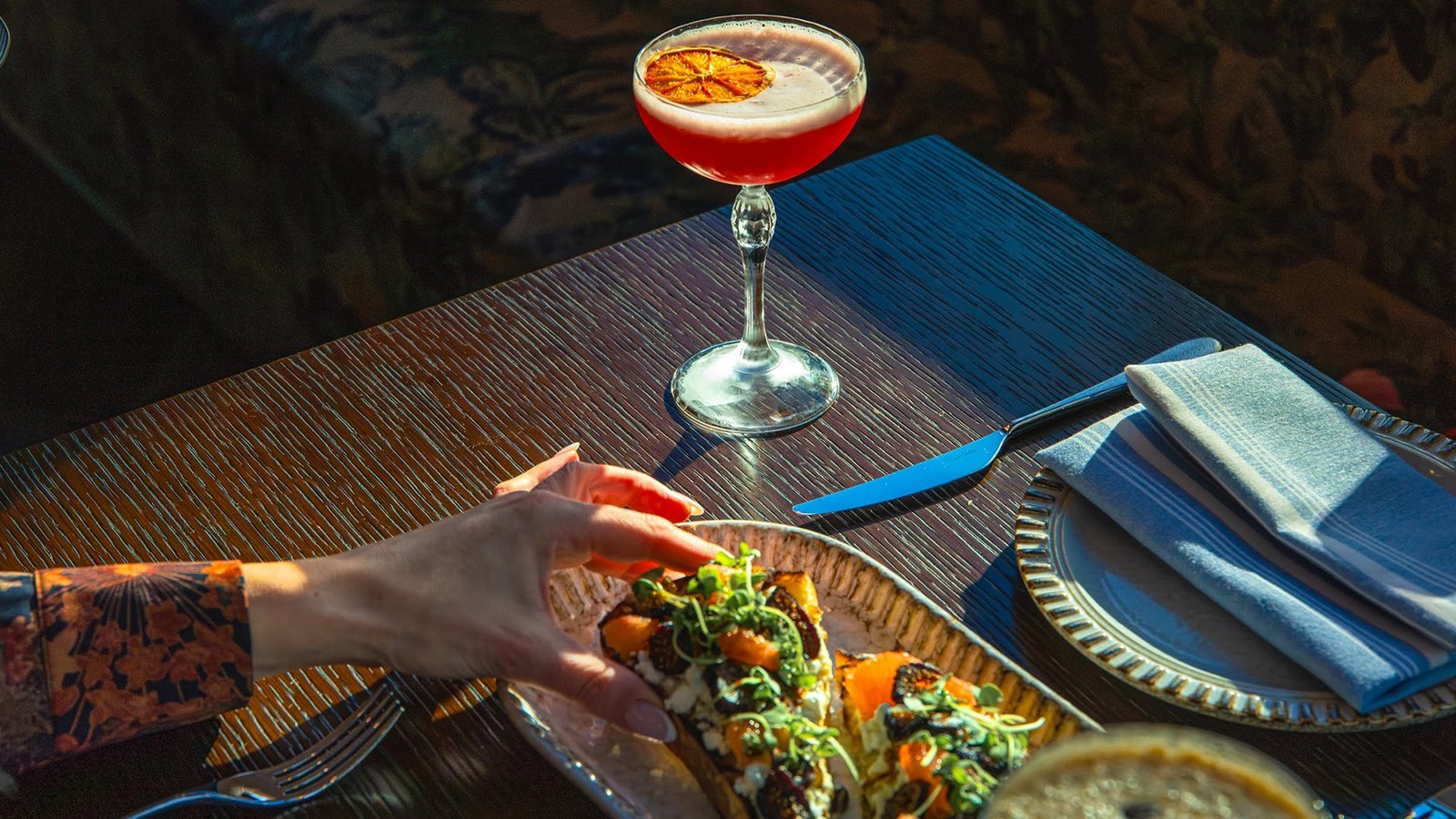 The Exchange Sacramento, Curio Collection by Hilton, willow restaurant and bar