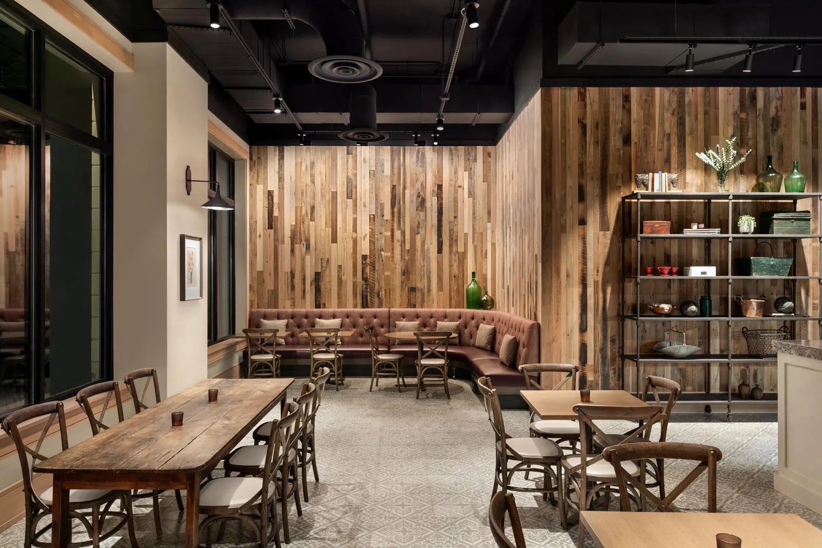The Harpeth Franklin Downtown, Curio Collection by Hilton, at the table