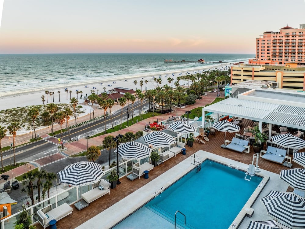 The Hiatus Clearwater Beach, Curio Collection by Hilton, the pool