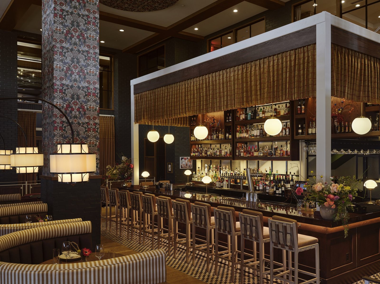 The Hotel Landing, belle & grey