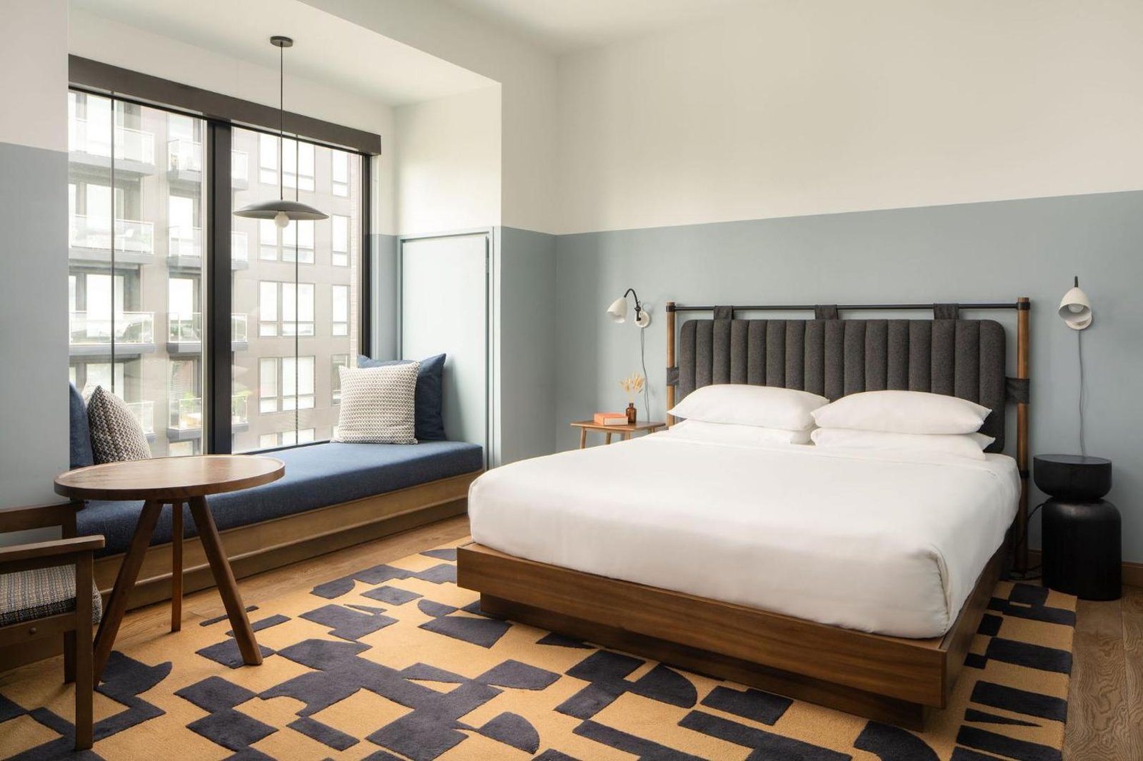 The Junto, rooms