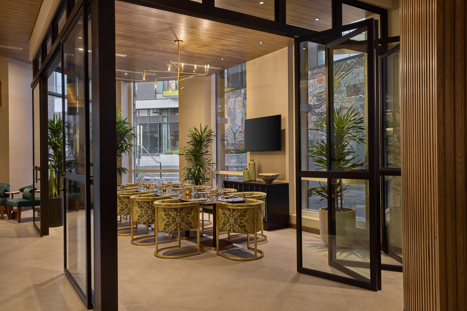 The Leo Kent Hotel, st. cruz restaurant & bar