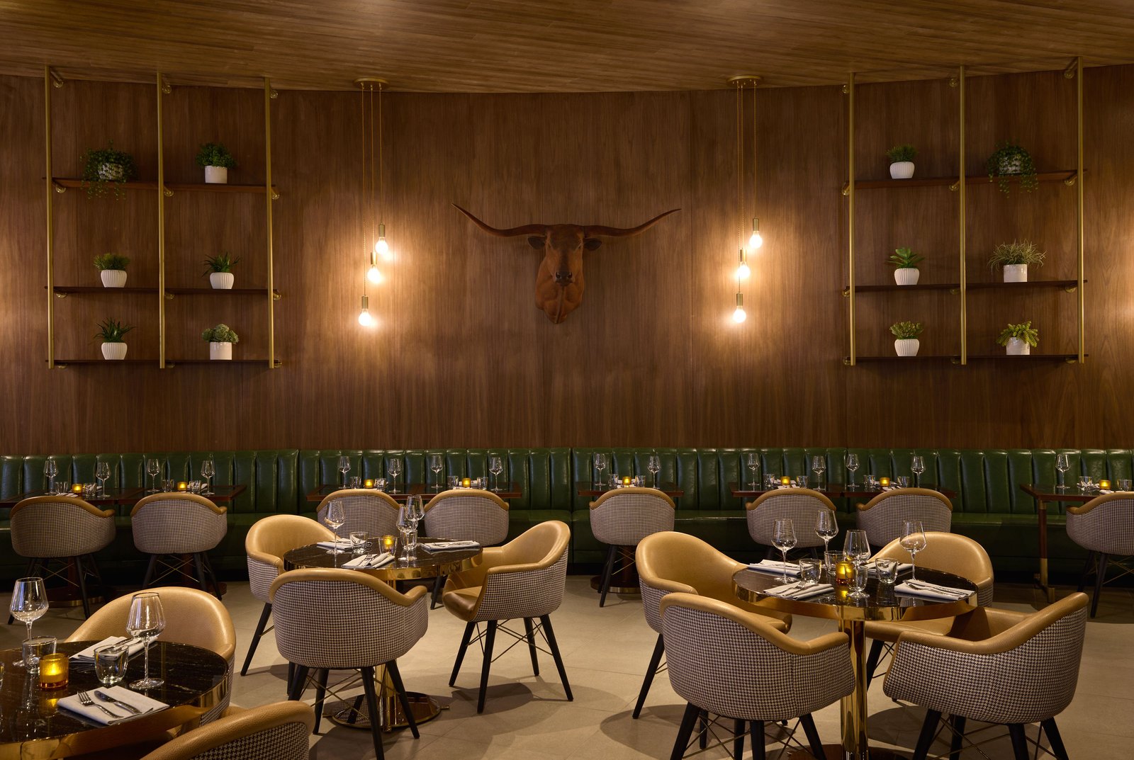 The Leo Kent Hotel, st. cruz restaurant & bar