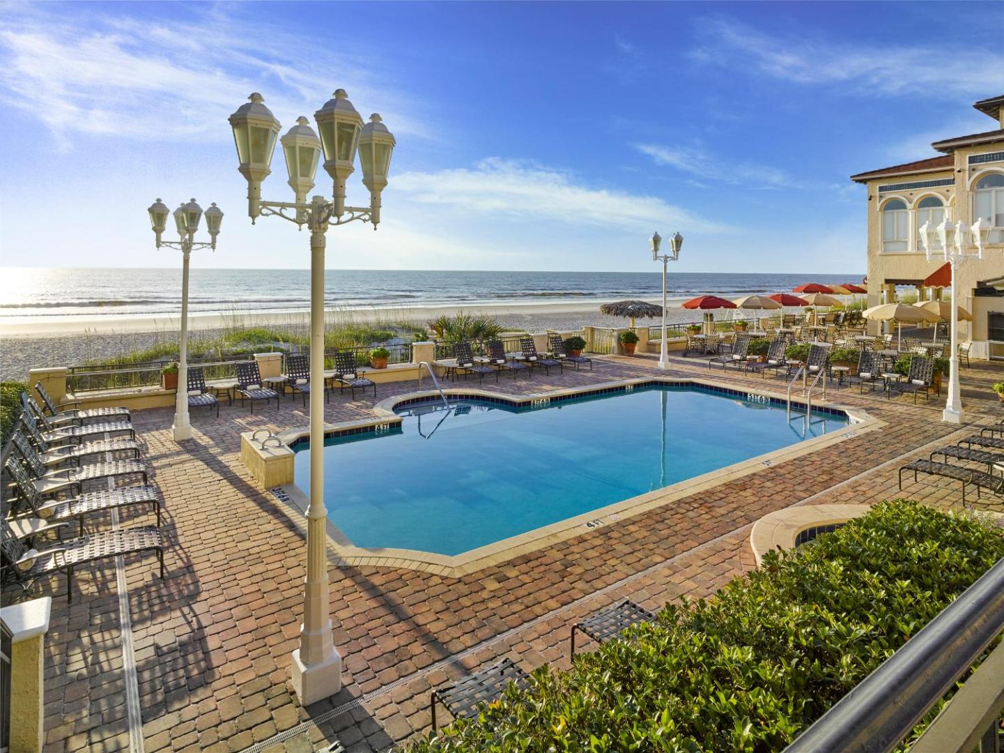 The Lodge & Club, the pool