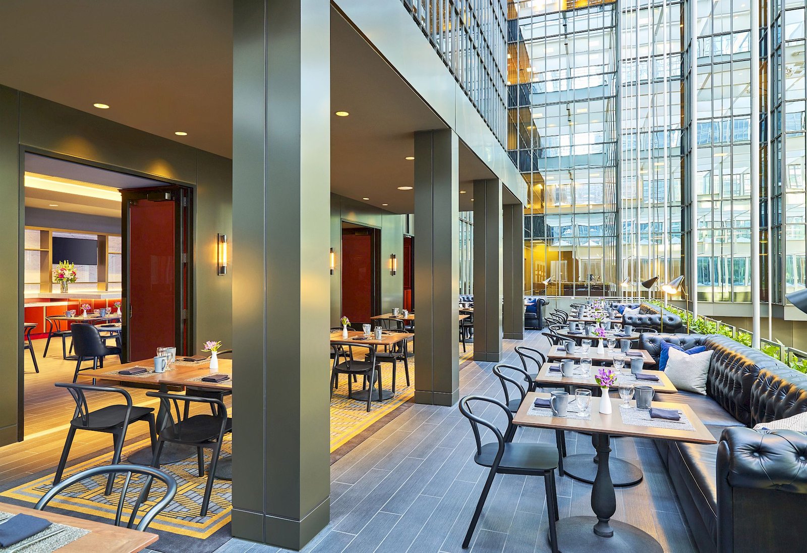 The Marquette Hotel, Curio Collection by Hilton, at the table