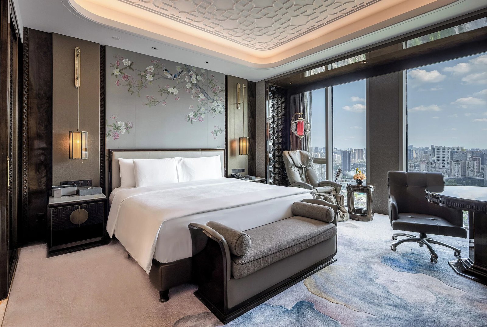 Wanda Reign Chengdu Hotel — vibe
