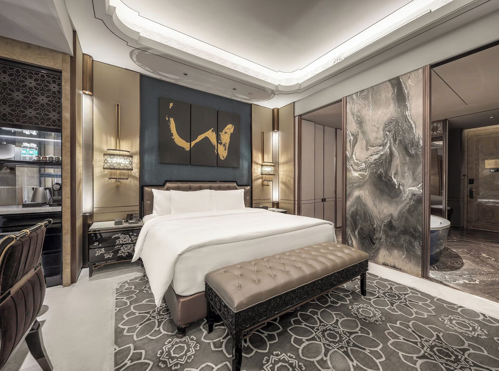 Wanda Reign Chengdu Hotel — vibe