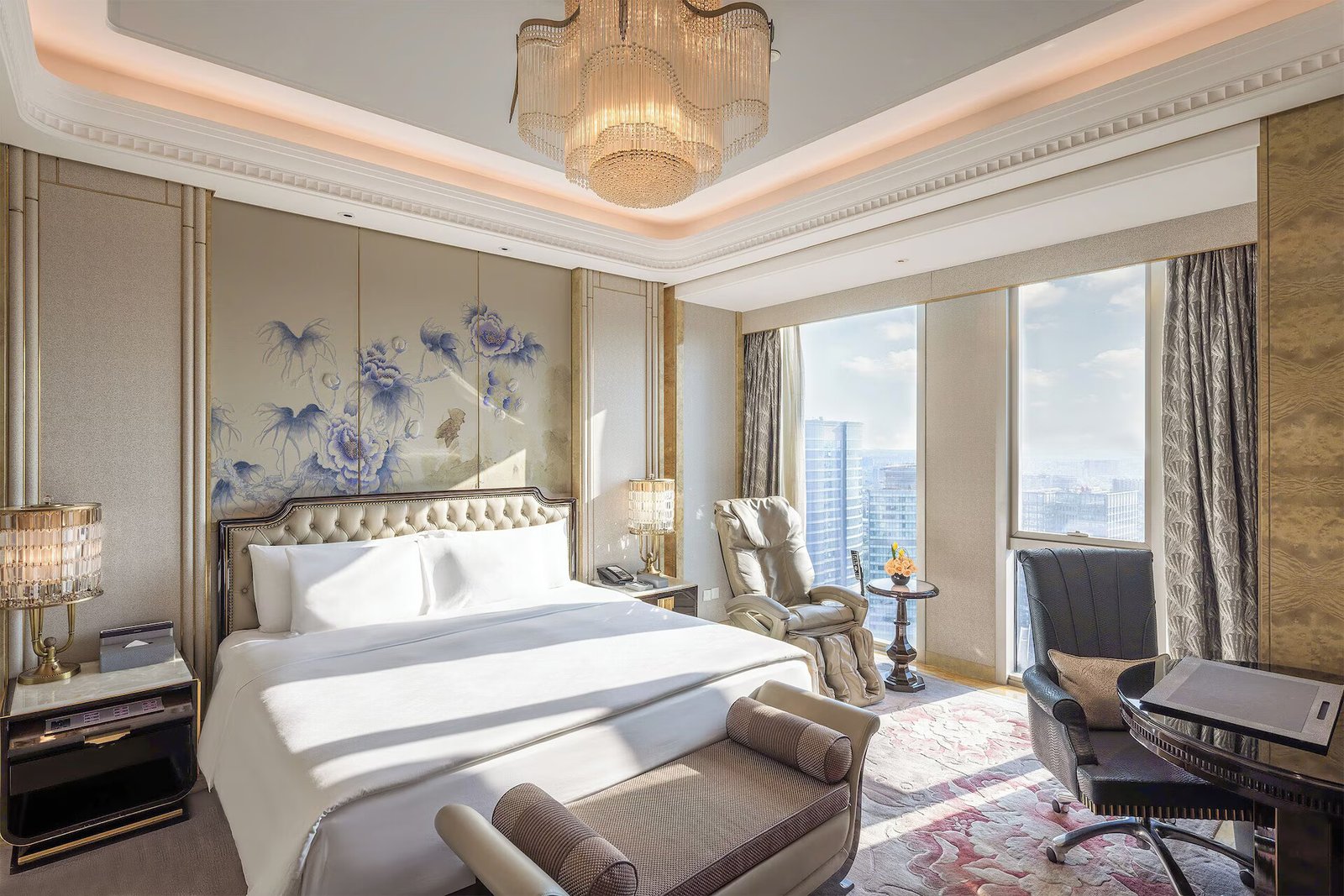 Wanda Reign Chengdu Hotel — rooms