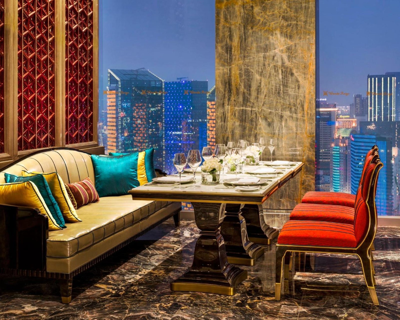 Wanda Reign Chengdu Hotel — eat & drink