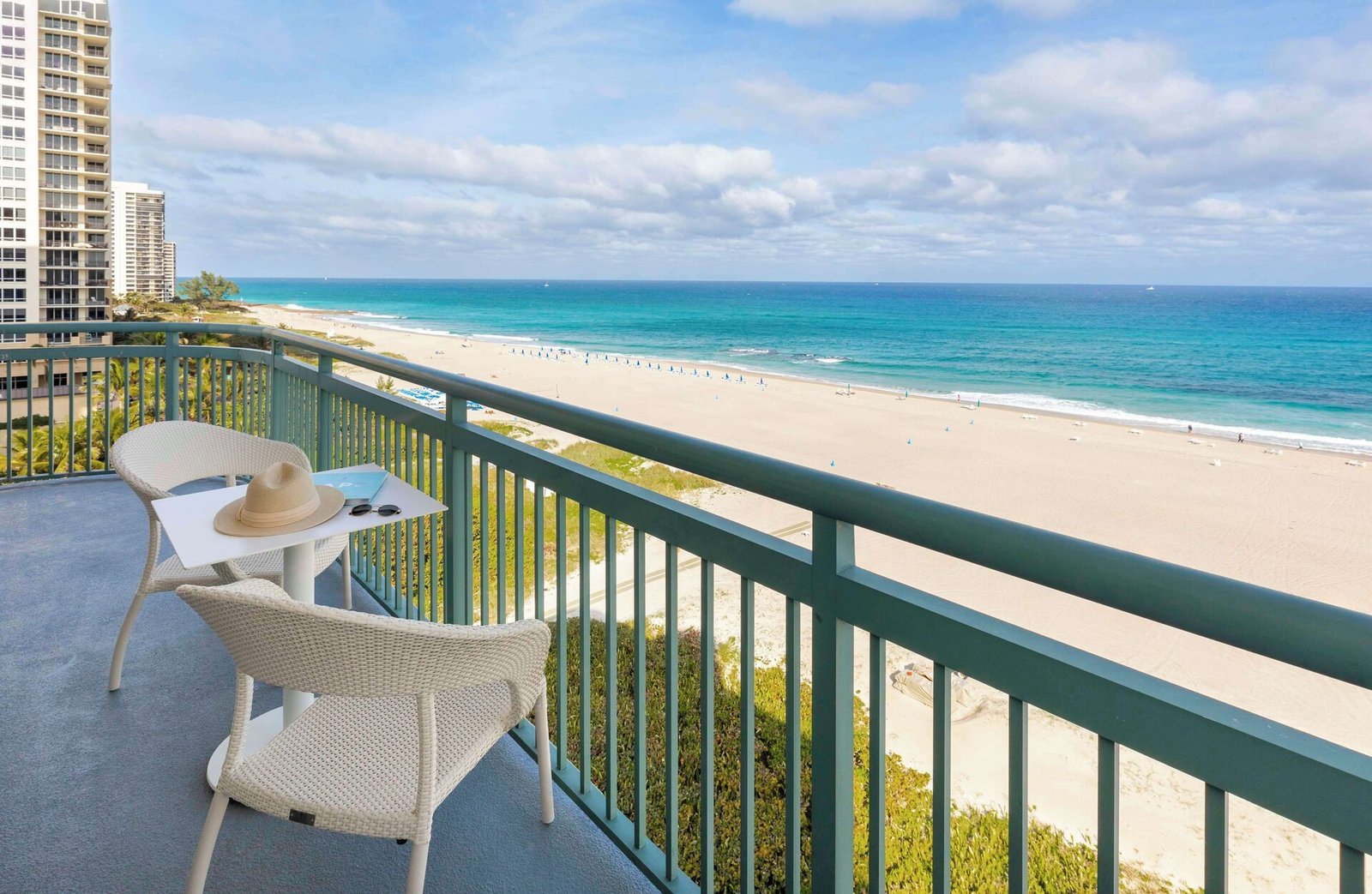 The Singer Oceanfront Resort, Curio Collection by Hilton
