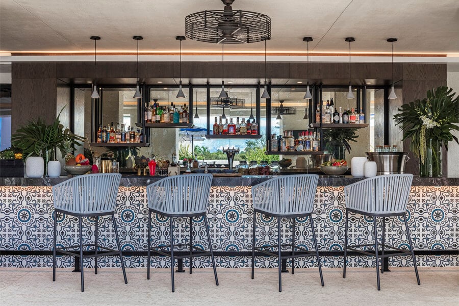 THesis Hotel Miami Coral Gables, Curio Collection by Hilton, at the table