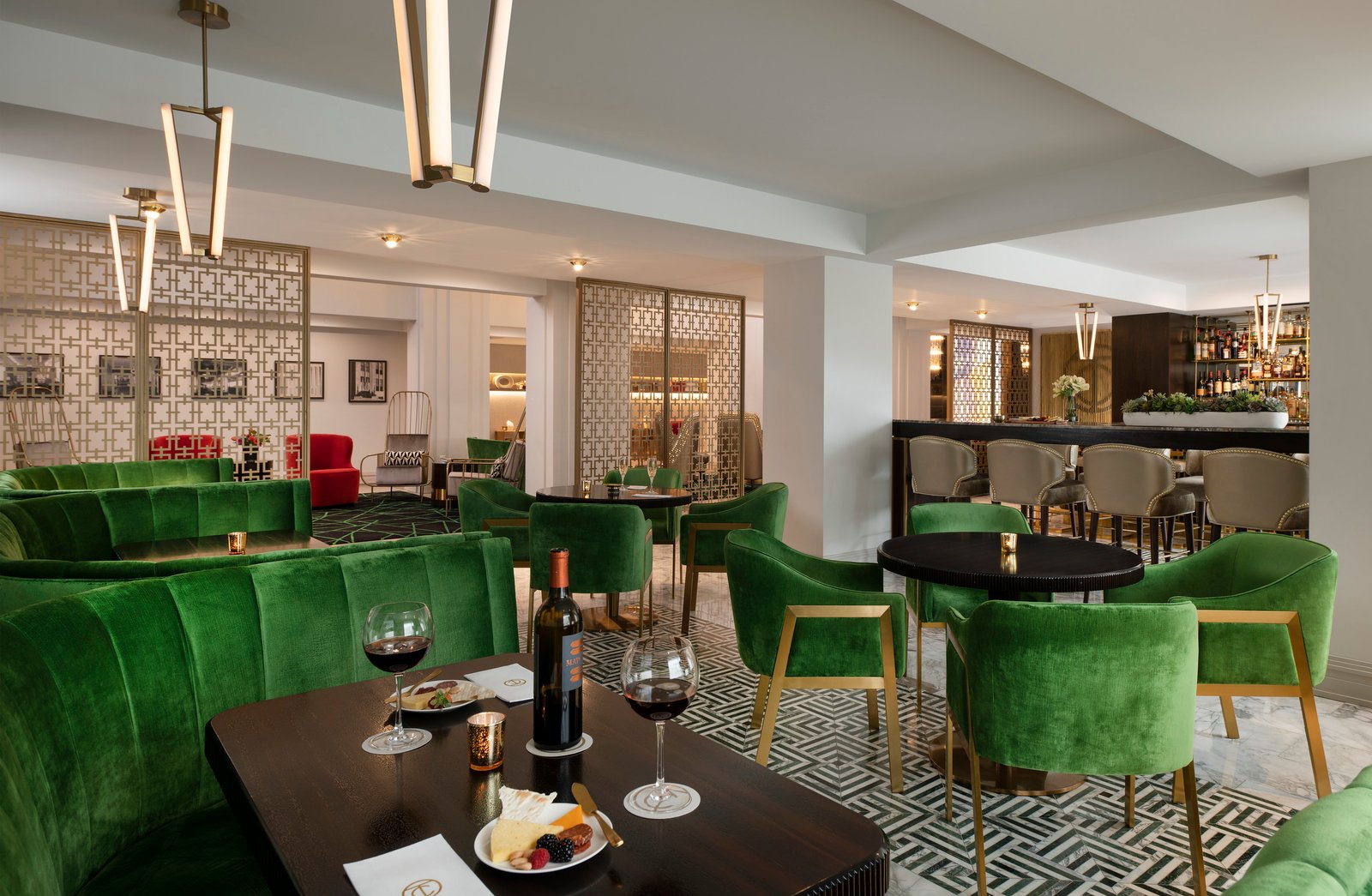 Tulsa Club Hotel, Curio Collection by Hilton, at the table