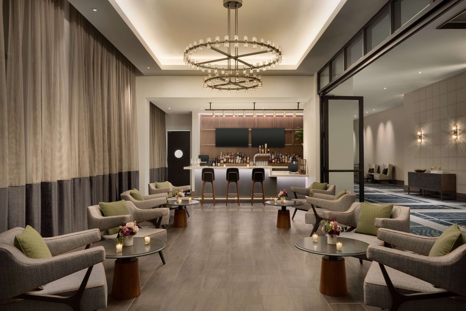 Valley Hotel Homewood Birmingham, Curio Collection by Hilton, at the table