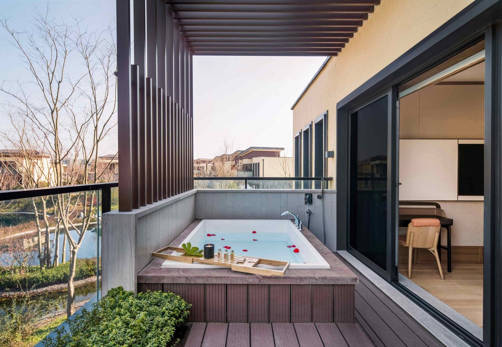 Ocean Spring Resort Chengdu — vibe