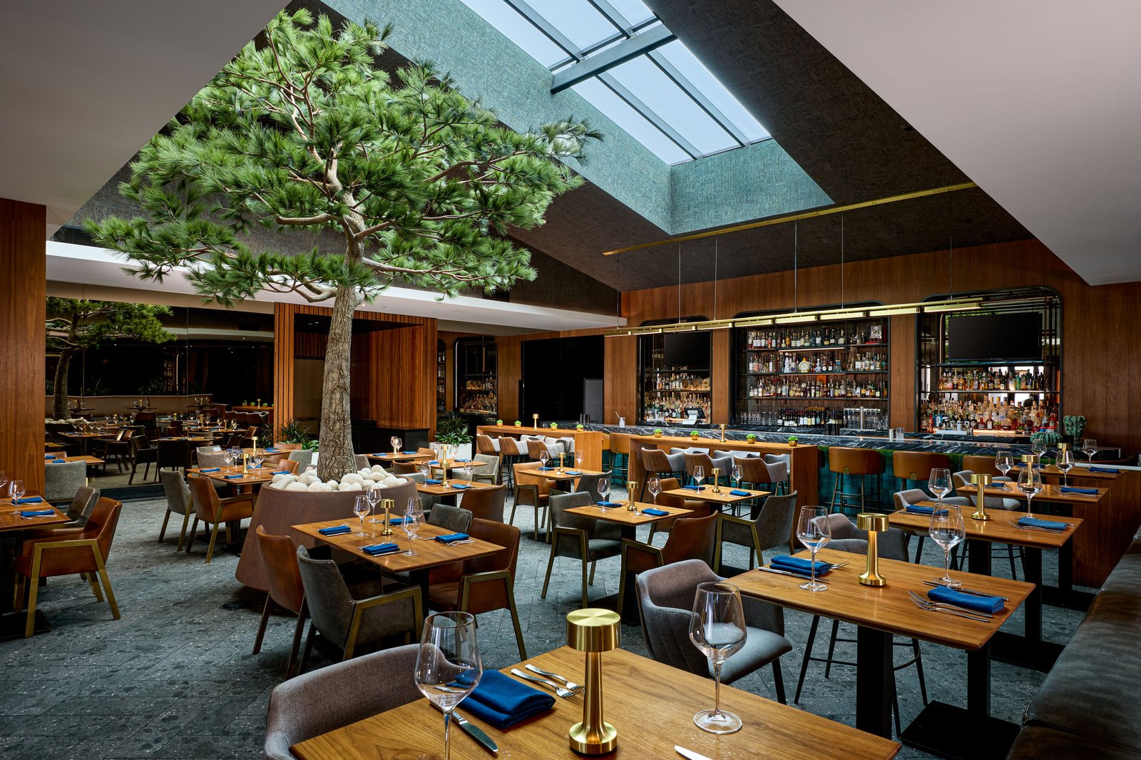VEA Newport Beach, A Marriott Resort & Spa, at the table