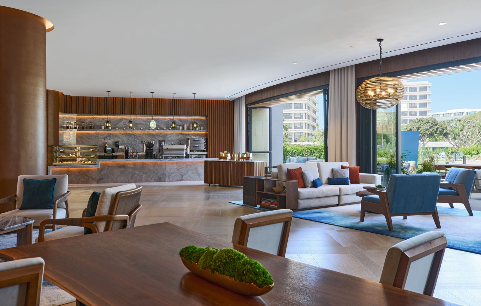 VEA Newport Beach, A Marriott Resort & Spa, at the table
