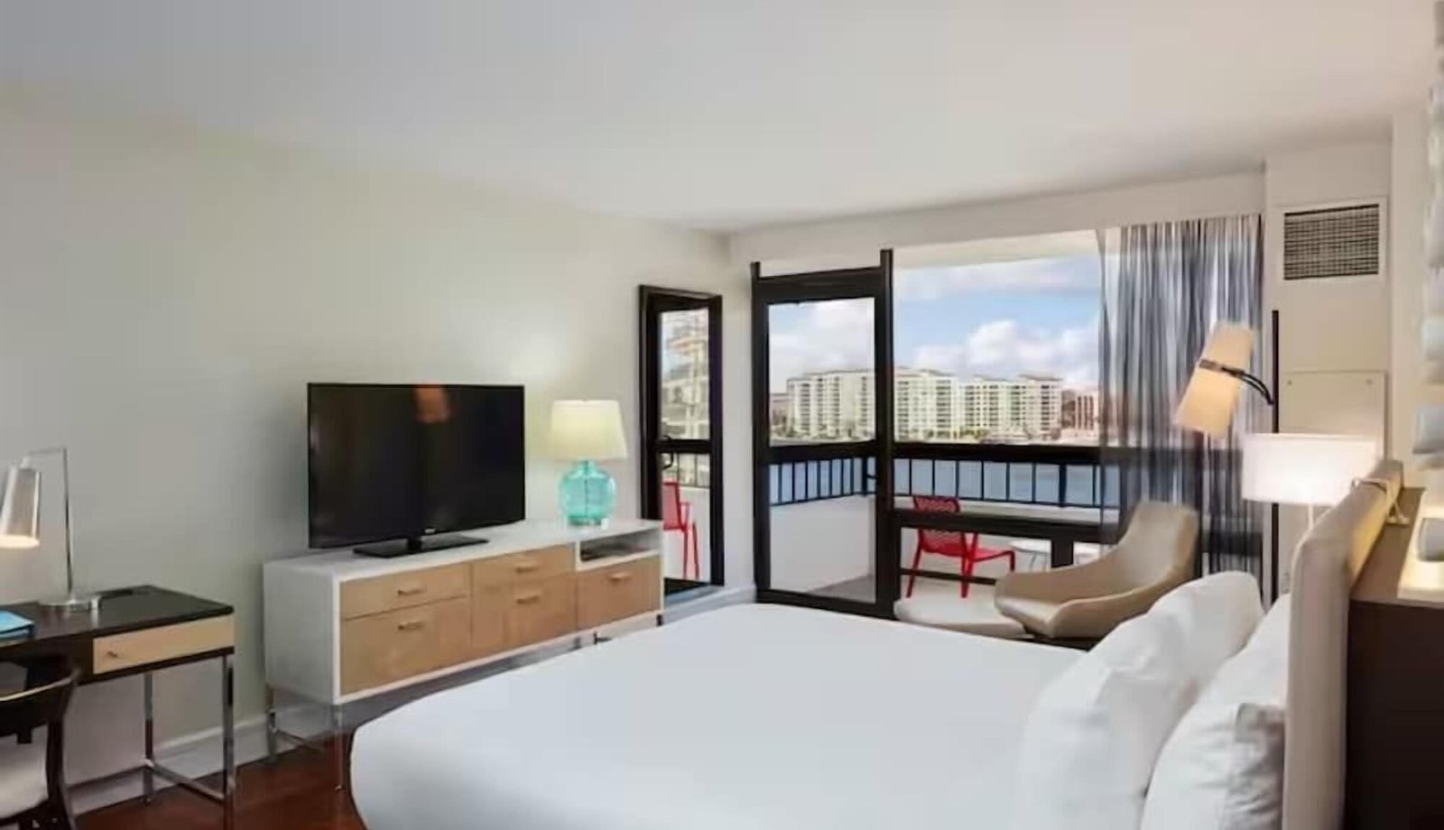 Waterstone Resort & Marina Boca Raton, Curio Collection by Hilton