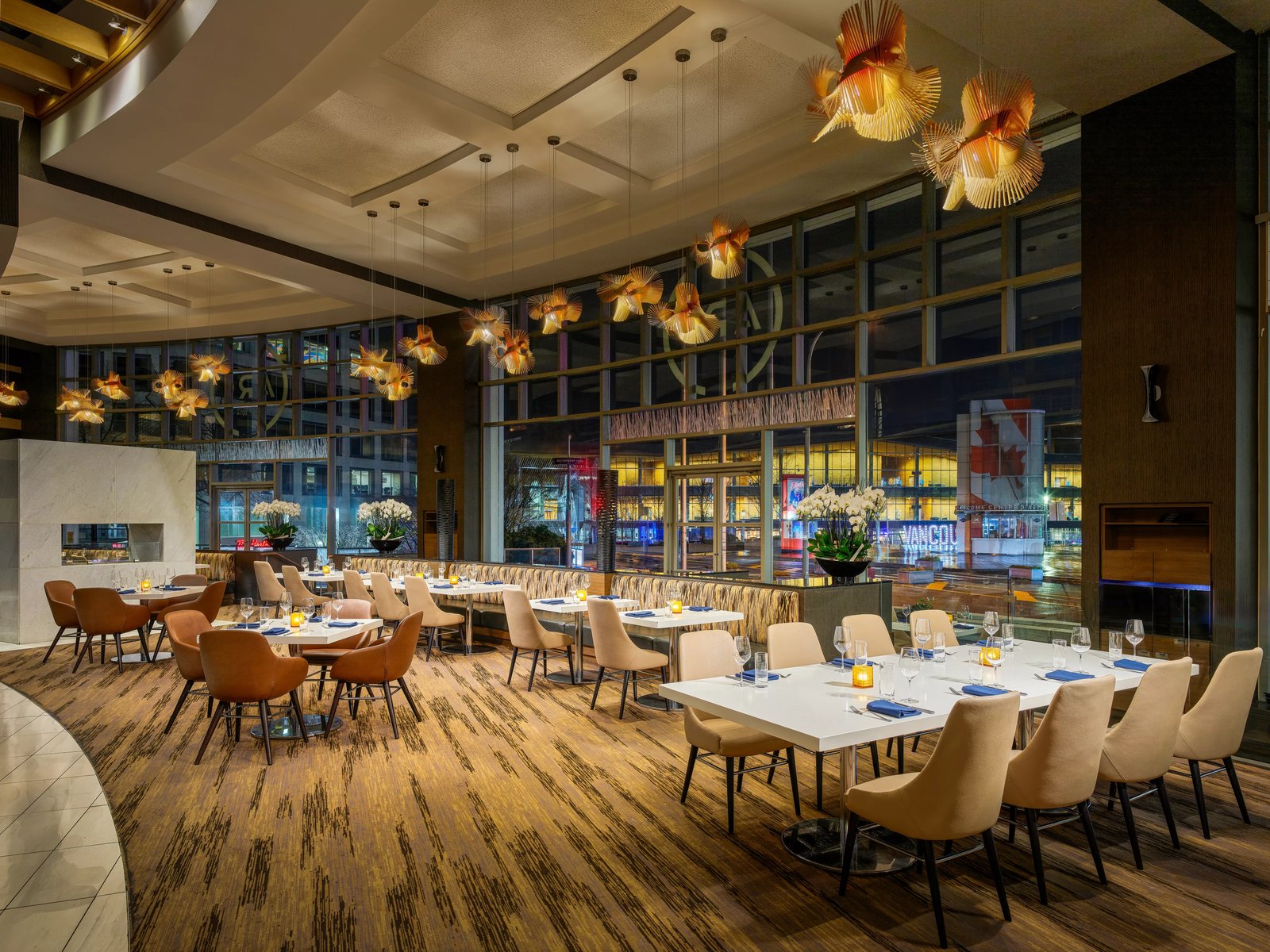 Fairmont Waterfront, arc restaurant